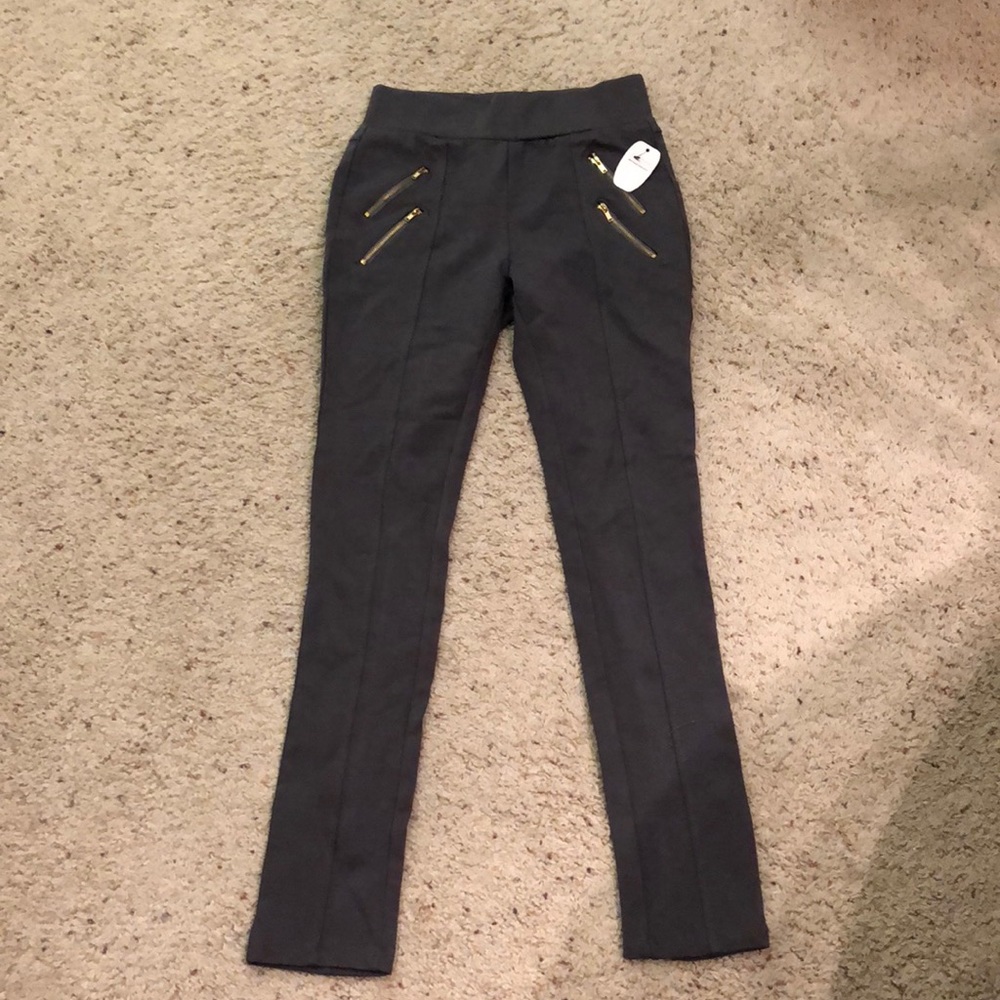 NWT GREY ZIPPER JEGGINGS